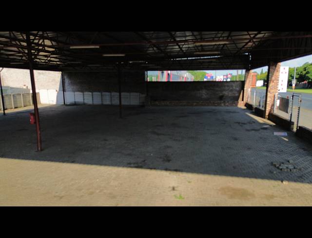 1,001M² SHOWROOM TO LET IN BARTLETT